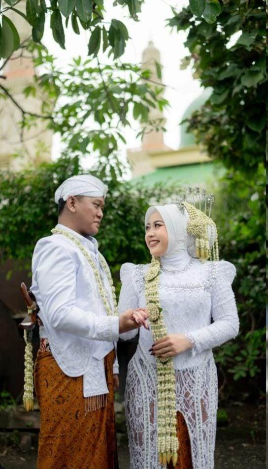 FOTO SAMPUL FOTO SAMPUL